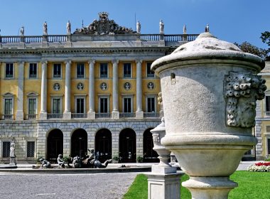 The-neoclassical-facade-of-villa-Olmo